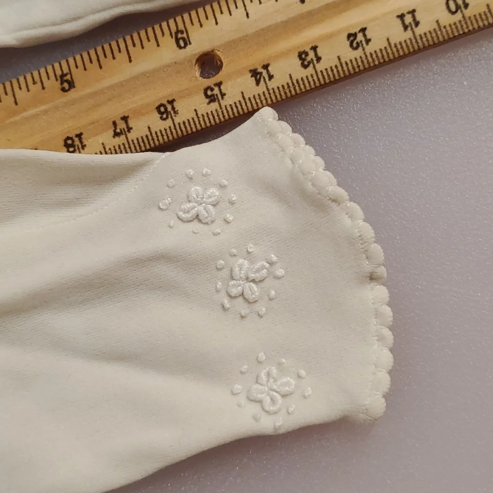 Vintage child size ivory cream gloves 1st Communion Confirmation dress
